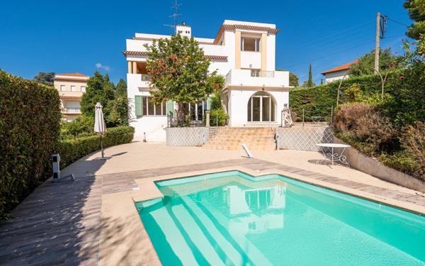 Maison à vendre    7 pièces •  Le Cannet