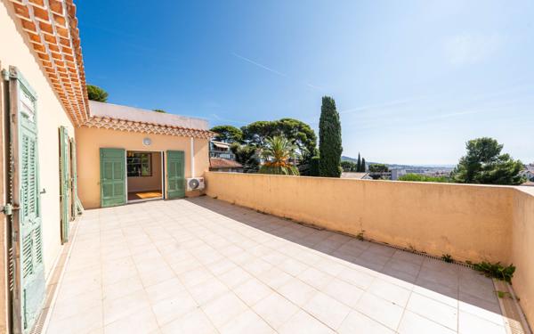 Maison à vendre    7 pièces •  Le Cannet