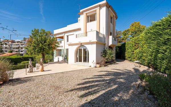 Maison à vendre    7 pièces •  Le Cannet