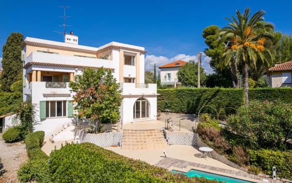 Maison à vendre    7 pièces •  Le Cannet