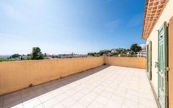 Maison à vendre    7 pièces •  Le Cannet