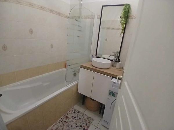 Vente                                                      Appartement
                        
                     3 pièces                      61 m2                     à Basse-Goulaine