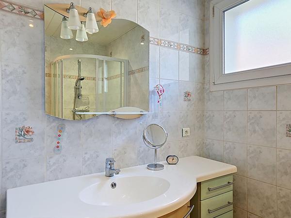 À VENDRE_PARC SAINTE MARIE / THERMAL_ APPARTEMENT TYPE F3 avec parking et cave