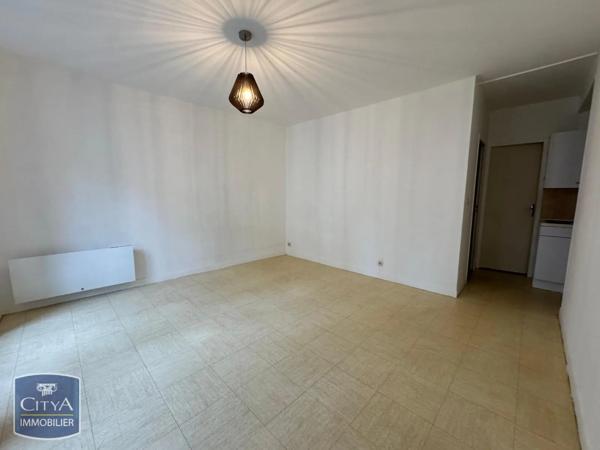Appartement à louer 2 pièces 32.7m² Alençon (61000)