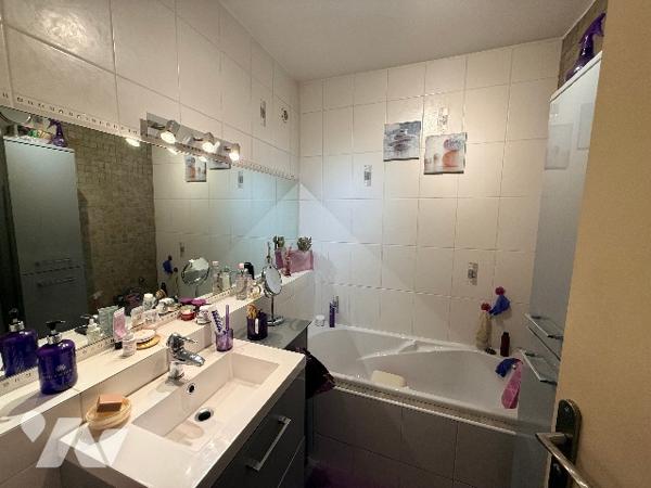 Idéal investissement Patrimoine, VENTE DE LA NUE PROPRIETE,
Un appartement de 3 pièces a Villeneuve.