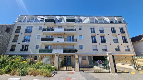 Appartement Mantes La Ville 3 pièces de 54 m² avec parking S/sol