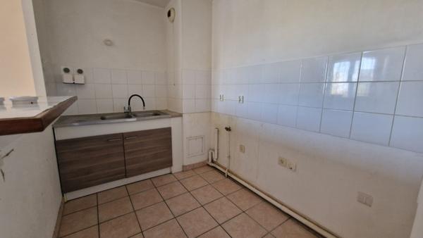 Appartement Mantes La Ville 3 pièces de 54 m² avec parking S/sol
