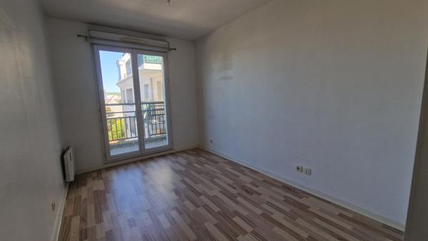 Appartement Mantes La Ville 3 pièces de 54 m² avec parking S/sol