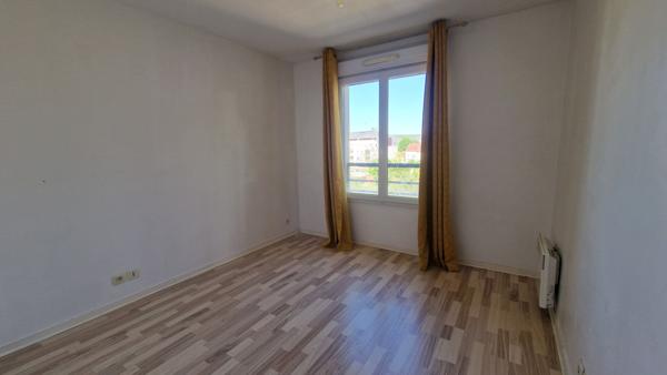 Appartement Mantes La Ville 3 pièces de 54 m² avec parking S/sol