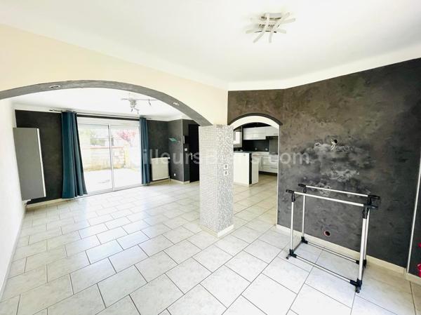 Villa 2 faces rénovée de 100m2 sur parcelle de 188m2 à Baho