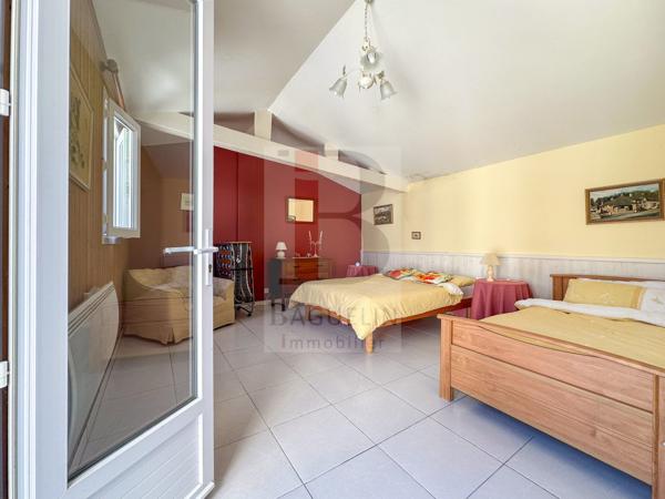 Maison familiale de 6 ch avec grand terrain et piscine