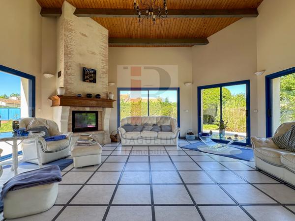 Maison familiale de 6 ch avec grand terrain et piscine