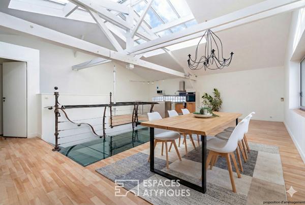 Duplex lumineux sous verrière à la lisière de Paris