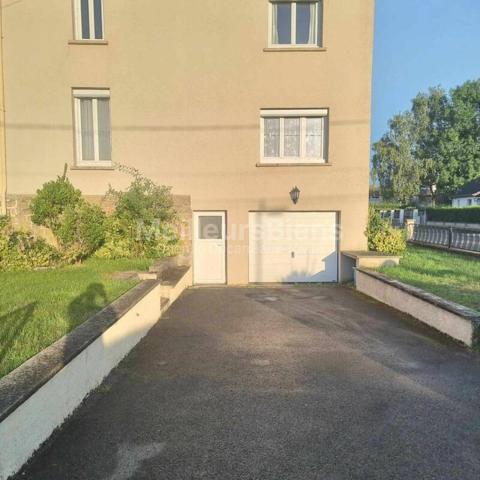 Maison mitoyenne d'un coté de 120 m2 avec garage et terrain