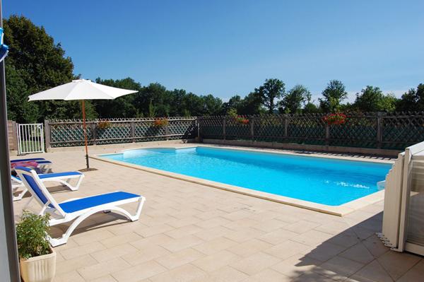 A vendre magnifique fermette en pierres au milieu de la nature  24330 BASSILLAC ET AUBEROCHE