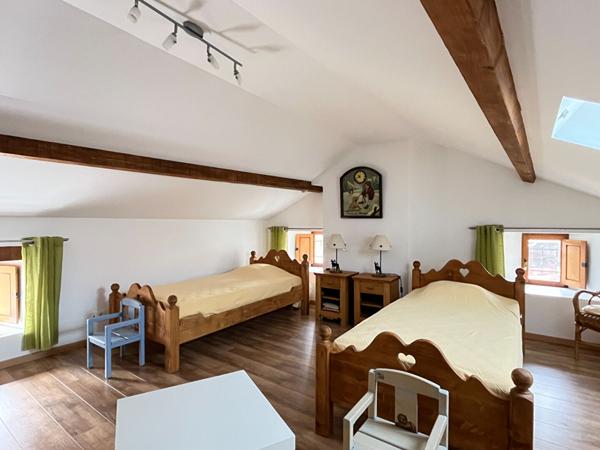 A vendre magnifique fermette en pierres au milieu de la nature  24330 BASSILLAC ET AUBEROCHE