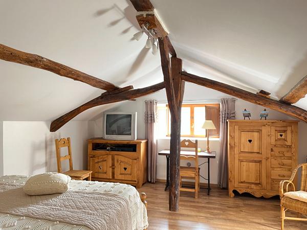 A vendre magnifique fermette en pierres au milieu de la nature  24330 BASSILLAC ET AUBEROCHE