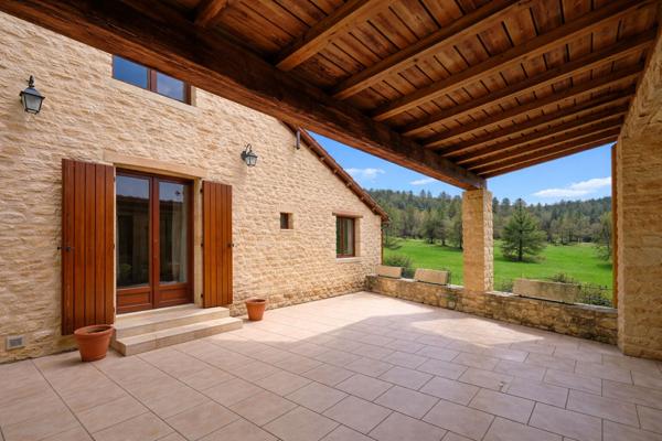 A vendre magnifique fermette en pierres au milieu de la nature  24330 BASSILLAC ET AUBEROCHE