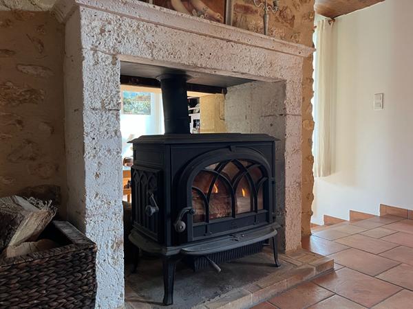 A vendre magnifique fermette en pierres au milieu de la nature  24330 BASSILLAC ET AUBEROCHE