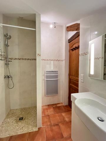 A vendre magnifique fermette en pierres au milieu de la nature  24330 BASSILLAC ET AUBEROCHE