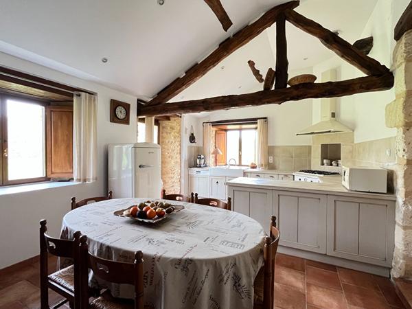 A vendre magnifique fermette en pierres au milieu de la nature  24330 BASSILLAC ET AUBEROCHE