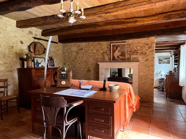 A vendre magnifique fermette en pierres au milieu de la nature  24330 BASSILLAC ET AUBEROCHE