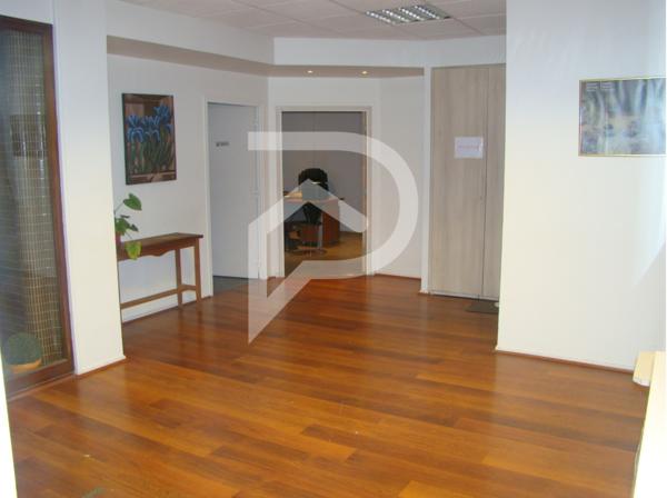 Local d'activité 11 pièces 300 m2