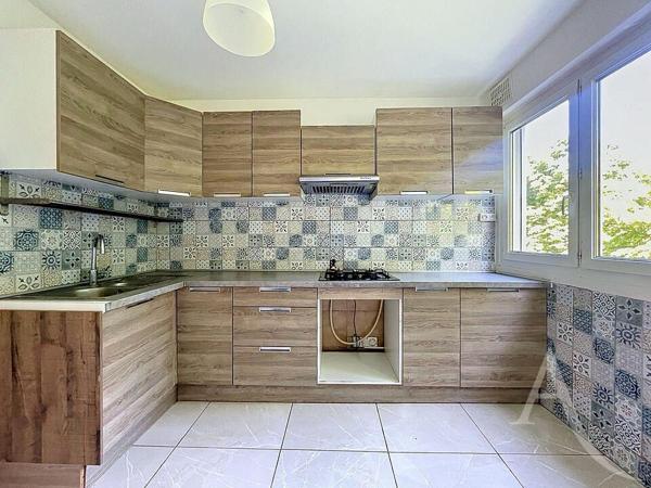 Appartement Aubergenville 4 pièce(s) 74.20 m2 3 chambres - Cave - Balcon