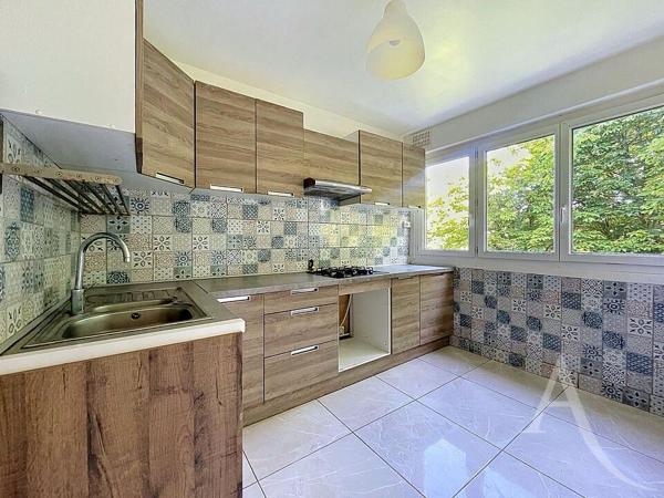 Appartement Aubergenville 4 pièce(s) 74.20 m2 3 chambres - Cave - Balcon