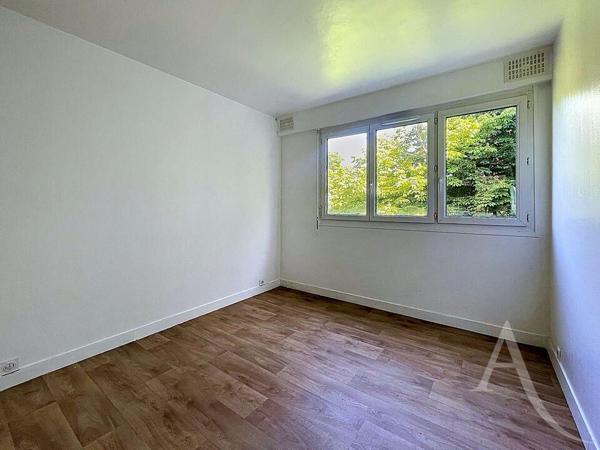 Appartement Aubergenville 4 pièce(s) 74.20 m2 3 chambres - Cave - Balcon