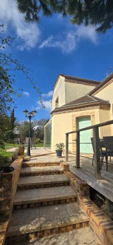 CHARTRES AGGLO Superbe maison style architecte de 190m² environ en plein coeur agglomération côtée