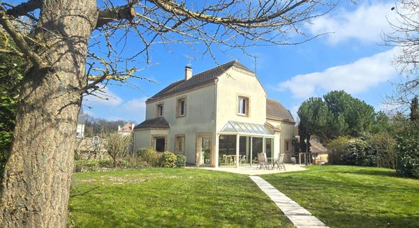 CHARTRES AGGLO Superbe maison style architecte de 190m² environ en plein coeur agglomération côtée