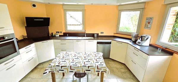 CHARTRES AGGLO Superbe maison style architecte de 190m² environ en plein coeur agglomération côtée