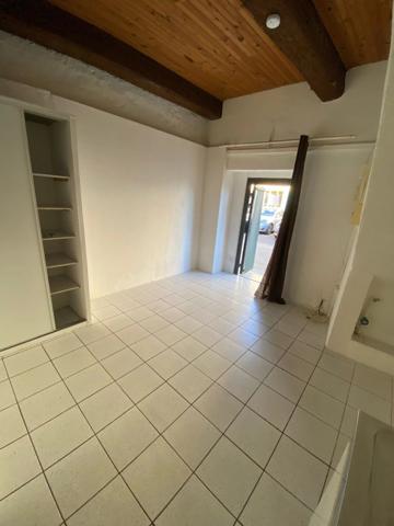 Location                                                      Studio
                        
                     1 pièces                      21 m2                     à Lattes