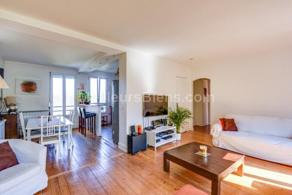 Appartement 3 pièces dernier étage avec vue et jardin privatif.