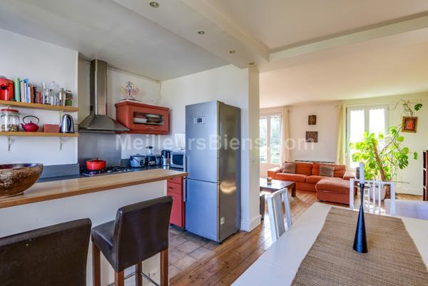 Appartement 3 pièces dernier étage avec vue et jardin privatif.