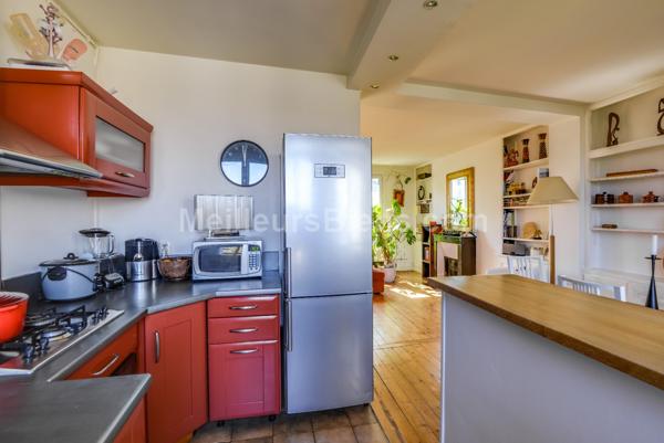 Appartement 3 pièces dernier étage avec vue et jardin privatif.