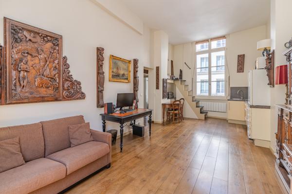 Très beau studio / 2 pièces - Secteur Place des Victoires