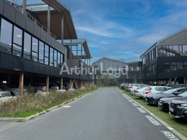 Bureaux à louer Villeneuve d'Ascq grandes surfaces terrasses et parkings