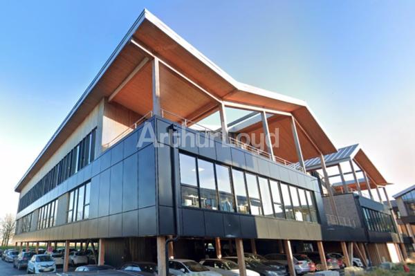 Bureaux à louer Villeneuve d'Ascq grandes surfaces terrasses et parkings