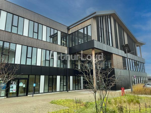 Bureaux à louer Villeneuve d'Ascq grandes surfaces terrasses et parkings