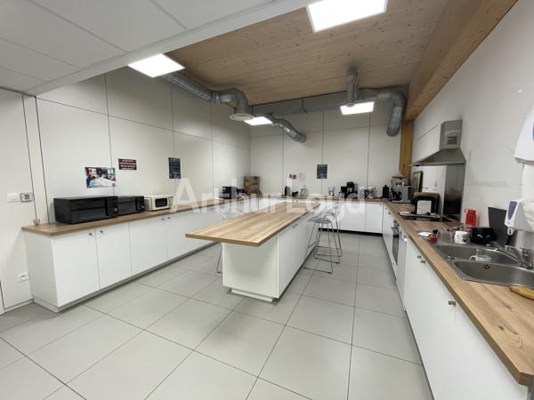 Bureaux à louer Villeneuve d'Ascq grandes surfaces terrasses et parkings