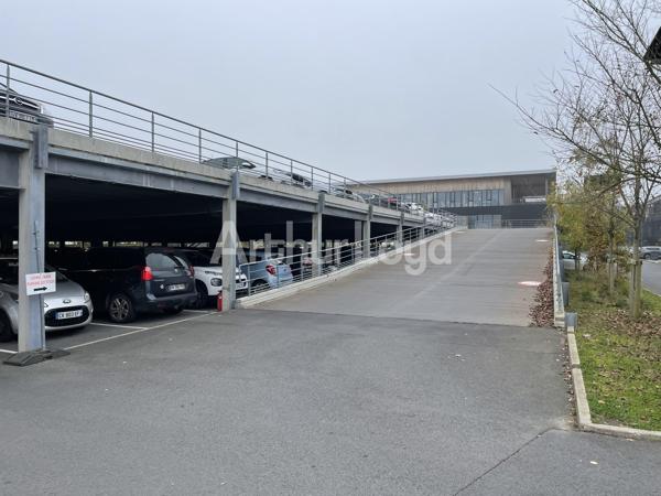 Bureaux à louer Villeneuve d'Ascq grandes surfaces terrasses et parkings