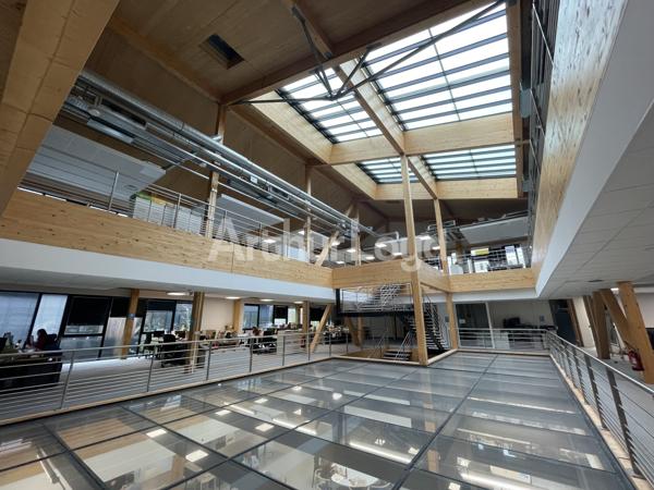 Bureaux à louer Villeneuve d'Ascq grandes surfaces terrasses et parkings