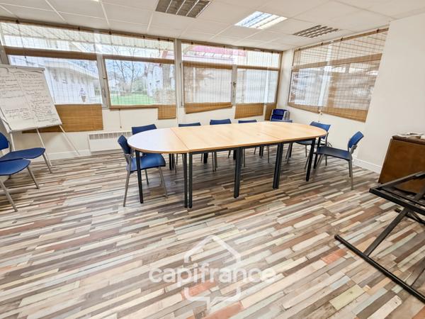 LOCAUX COMMERCIAUX / BUREAUX