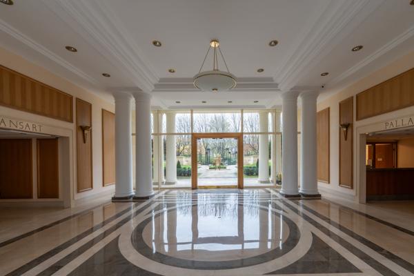 Magnifique T2 avec terrasse de 20 M² , grande cave & place de parking à proximité des commerces et transports