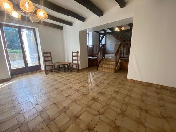 Maison Etuz 7 pièce(s) 216 m2