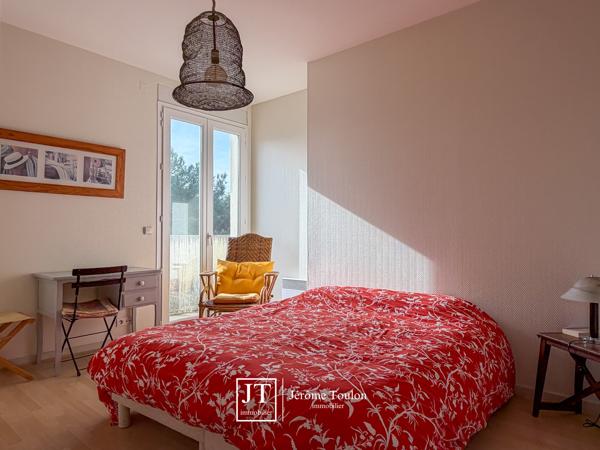 Appartement
                                                                                                                                                                                                                                                                                                                        4 pièce(s)                                                                                                                                                                                                          3 chambre(s)                                                                                                                                                                                                          101  m²