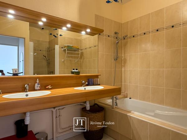 Appartement
                                                                                                                                                                                                                                                                                                                        4 pièce(s)                                                                                                                                                                                                          3 chambre(s)                                                                                                                                                                                                          101  m²