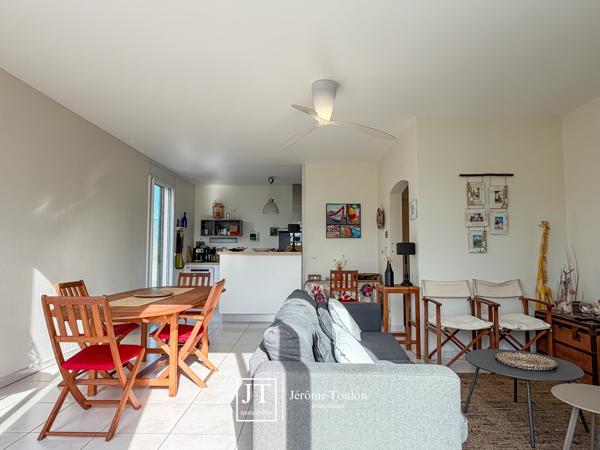 Appartement
                                                                                                                                                                                                                                                                                                                        4 pièce(s)                                                                                                                                                                                                          3 chambre(s)                                                                                                                                                                                                          101  m²
